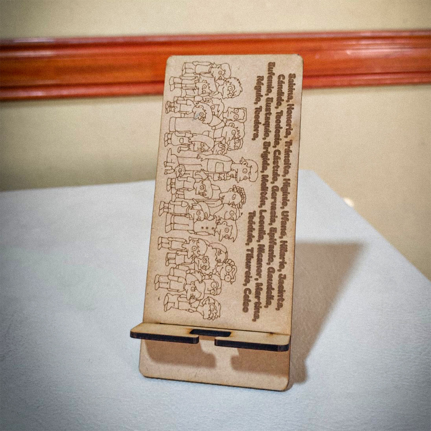 Porta celular MDF Fibrofacil Madera Corte y grabado laser personalizado DIseño Ideas Soraire Design Hijos de Cletus