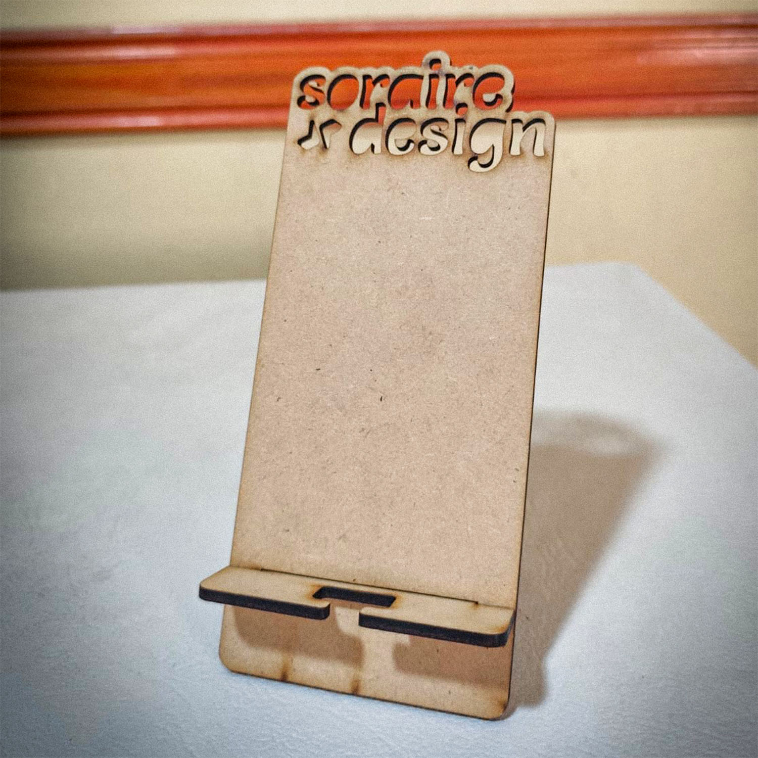 Porta celular MDF Fibrofacil Madera Corte y grabado laser personalizado DIseño Ideas Soraire Design Logo Soraire Design Superior
