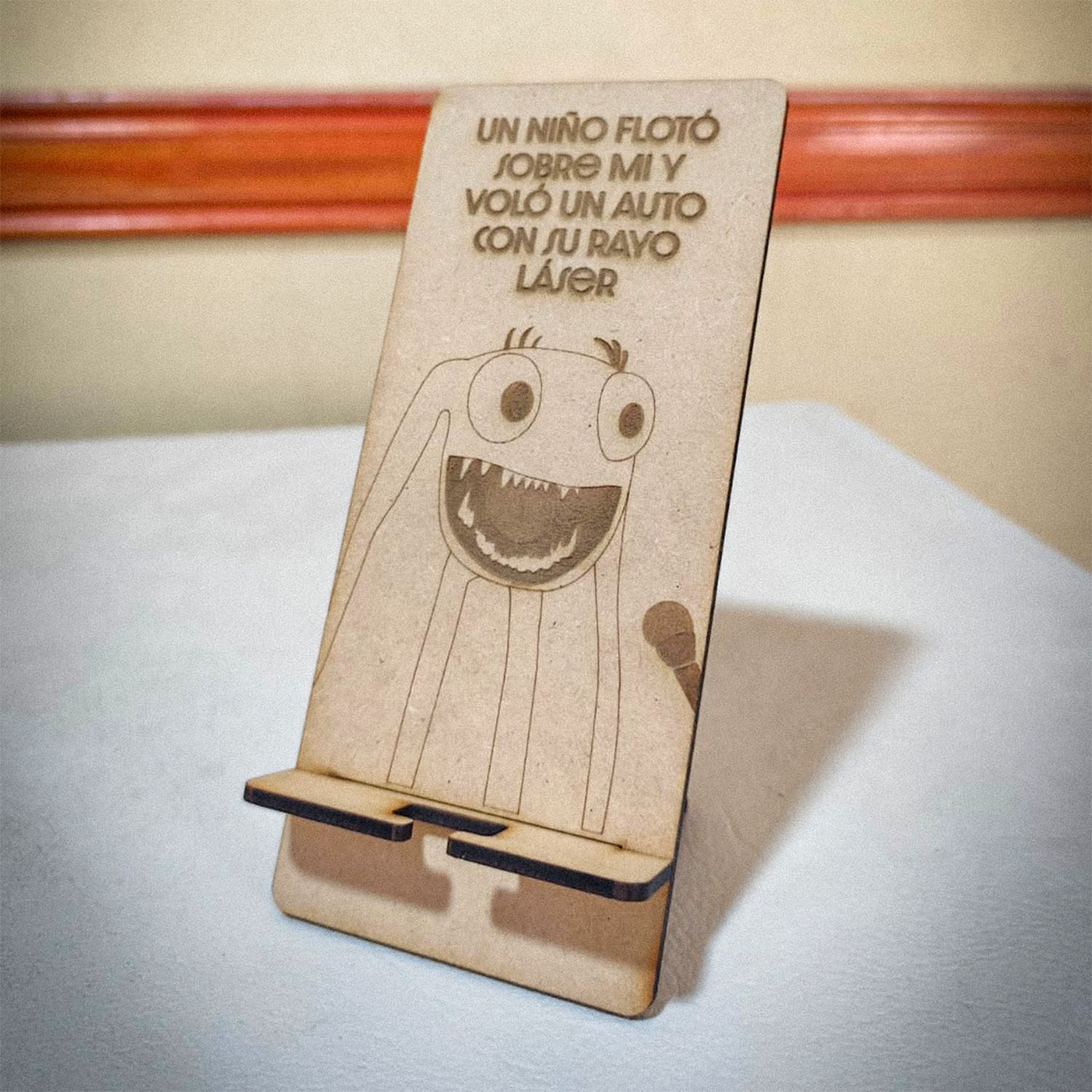 Porta celular MDF Fibrofacil Madera Corte y grabado laser personalizado DIseño Ideas Soraire Design Monsters Inc