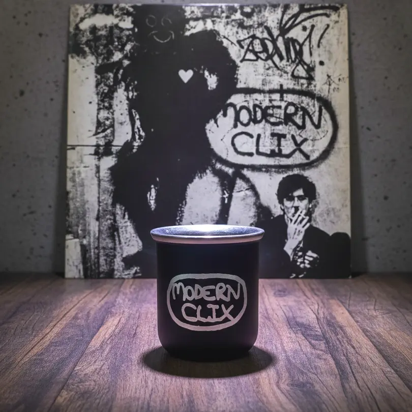 Mate termico grabado laser personalizado negro Soraire Design Charly Garcia Clics Modernos Dinosaurios Detras