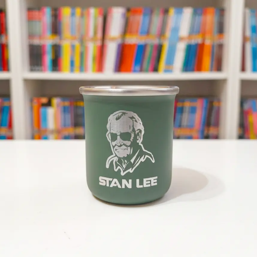 Mate termico grabado laser personalizado verde Soraire Design Stan Lee Comics Marvel.