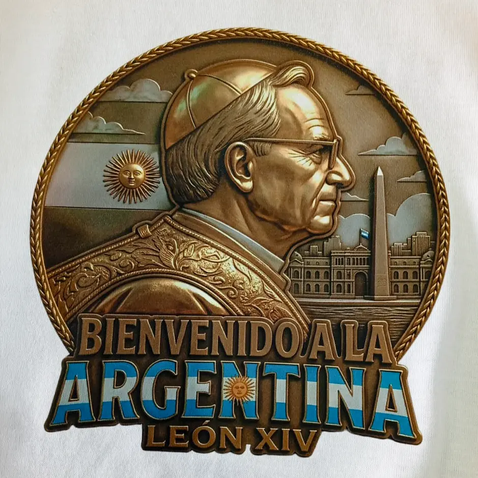 Estampa detalle Bienvenido Papa Leon XIV Argentina metal Soraire Design