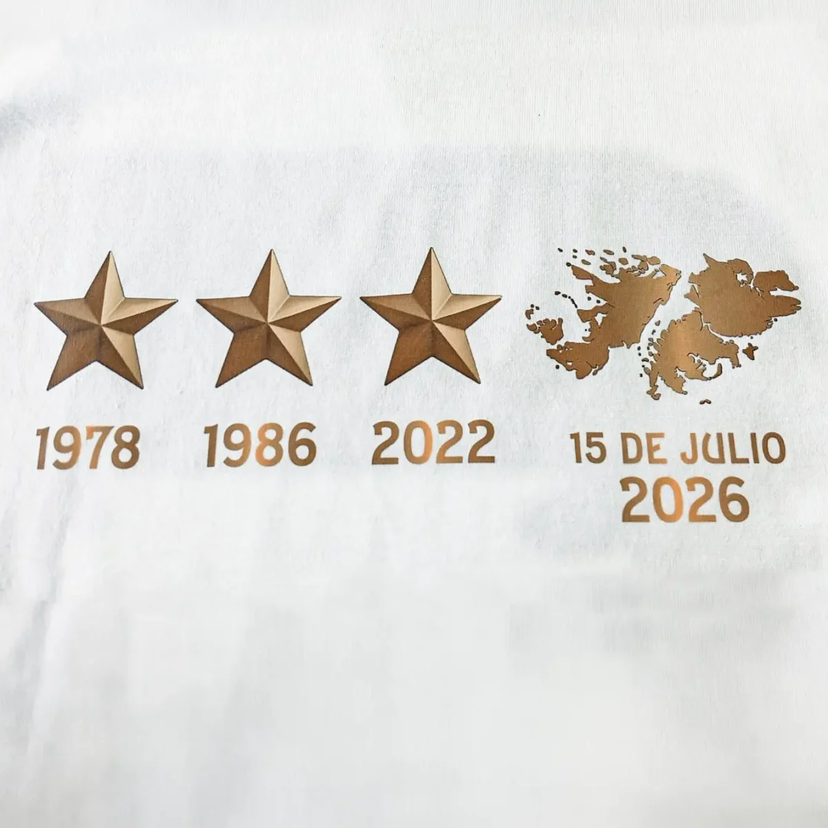 Remera estampada Tres Estrellas 3 Argentina Malvinas Color Soraire Design Detalle